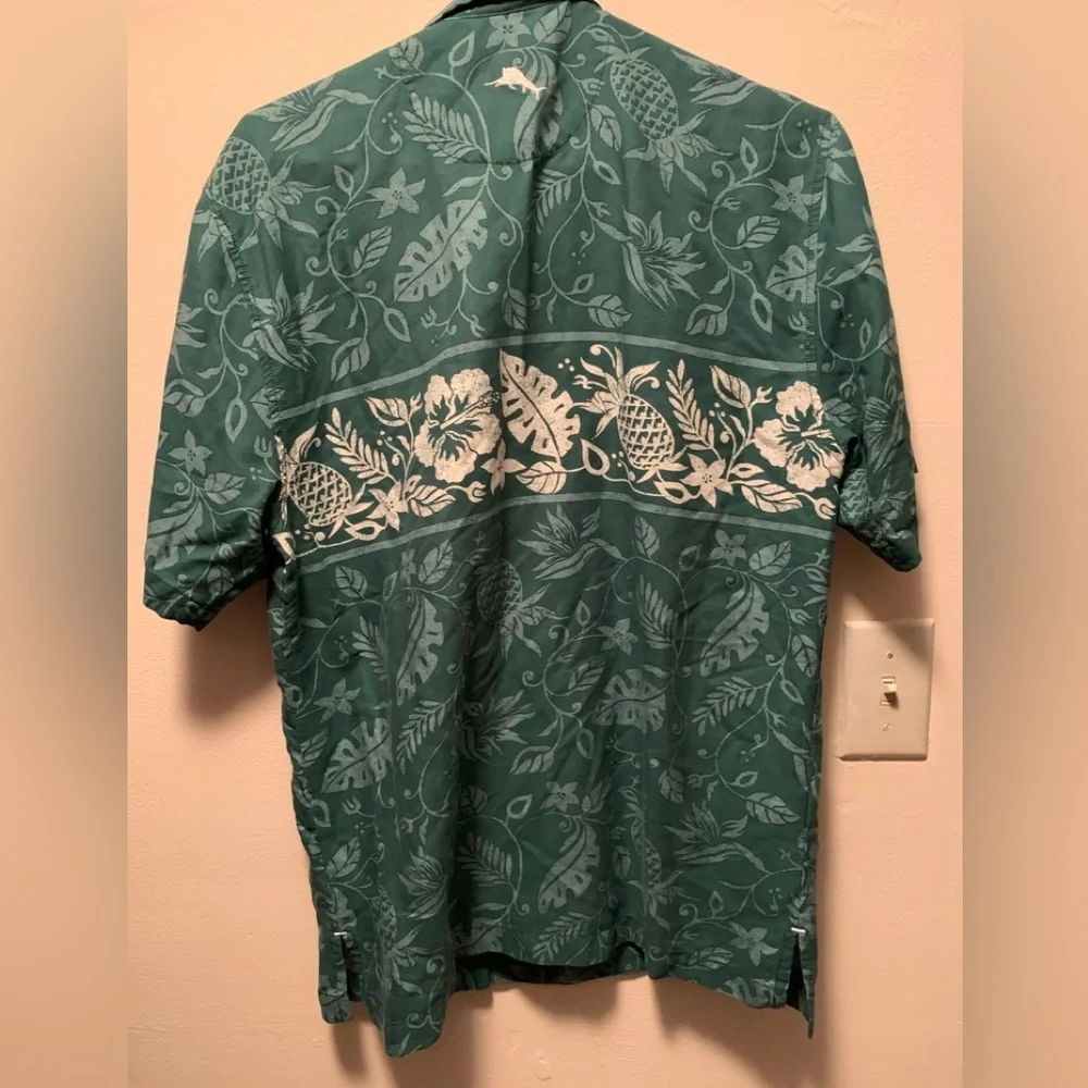 Tommy Bahama University of Miami Pina Piazzo Camp Shirt - Picture 5 of 7
